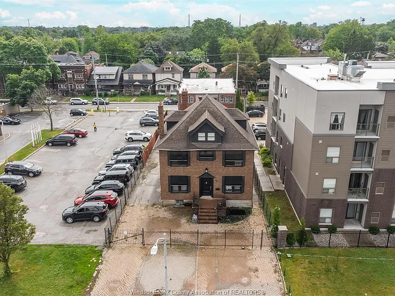 961 Ouellette Ave #2 — Photo 45
