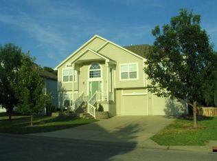 15523 S Stagecoach Dr, Olathe, KS 66062