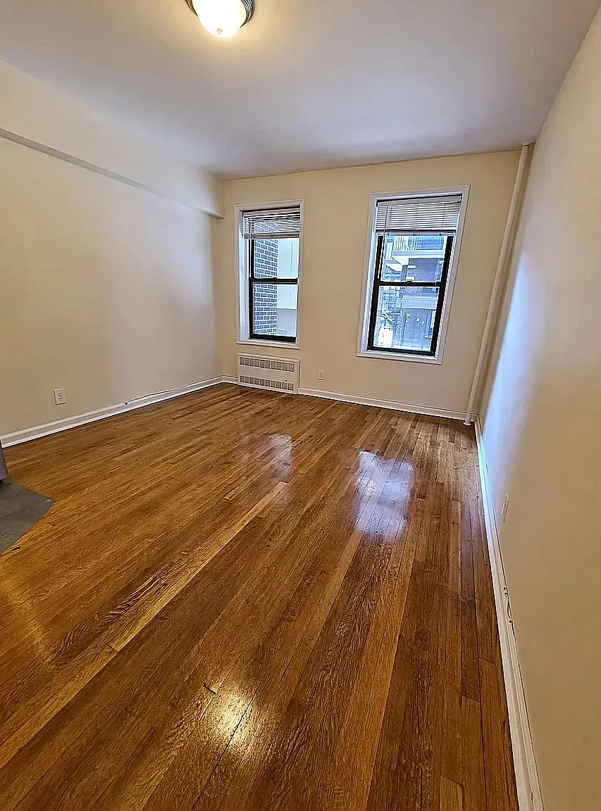 342 East 49th Street — Photo 4
