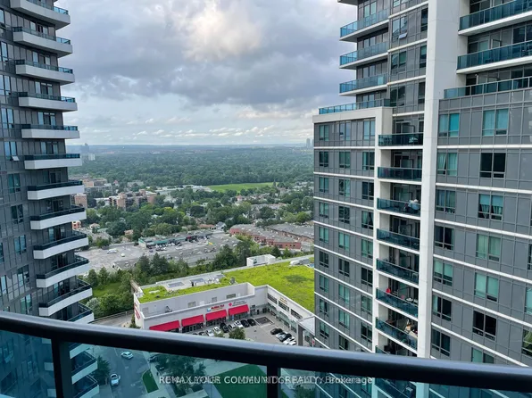 7161 Yonge St #2231, Markham, ON L3T 0C8
