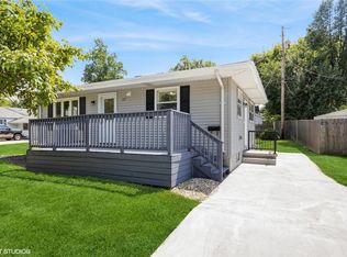 17 Lake Grove Club Rd, Decatur, IL 62521