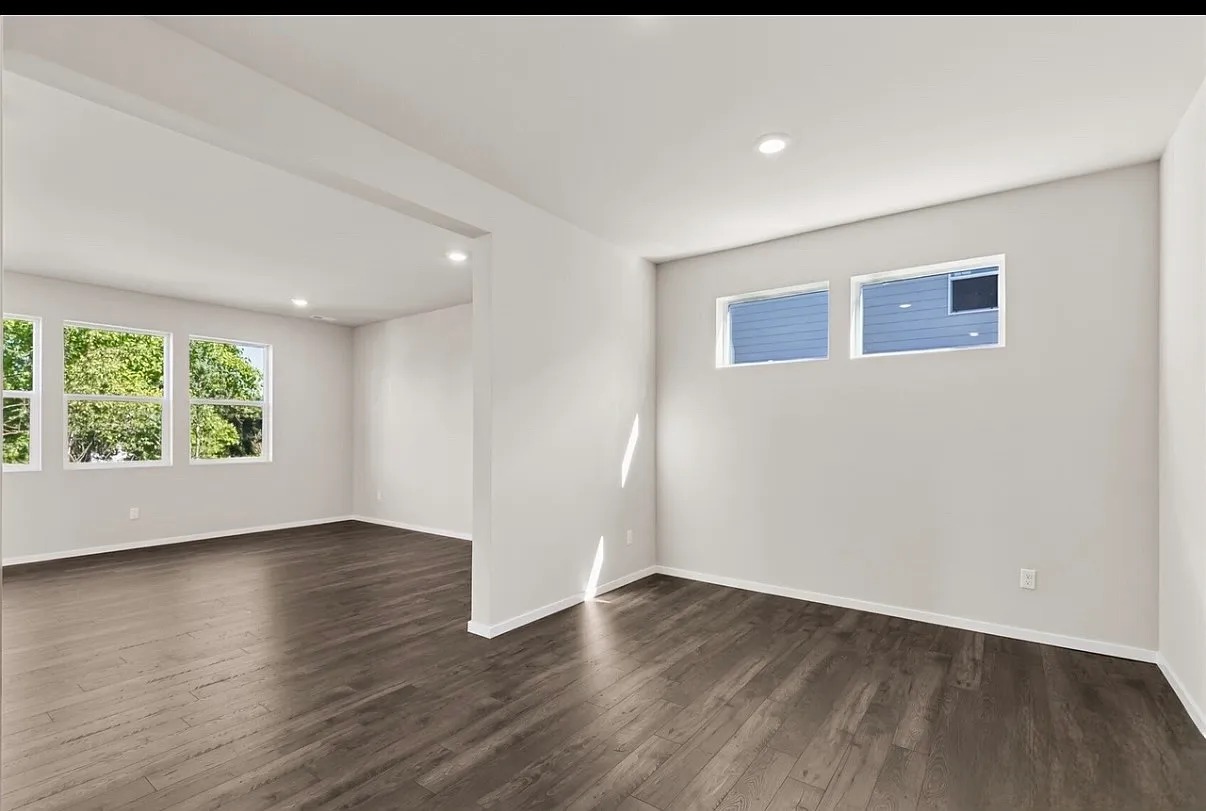 10828 188th St E — Photo 2