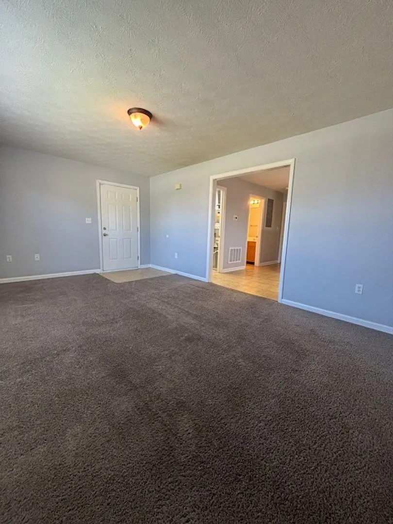 109 Kenilworth Ct. — Photo 3