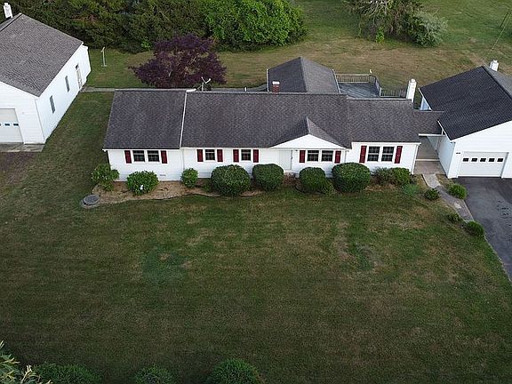 3rd image of 10441 Edgewood Dr