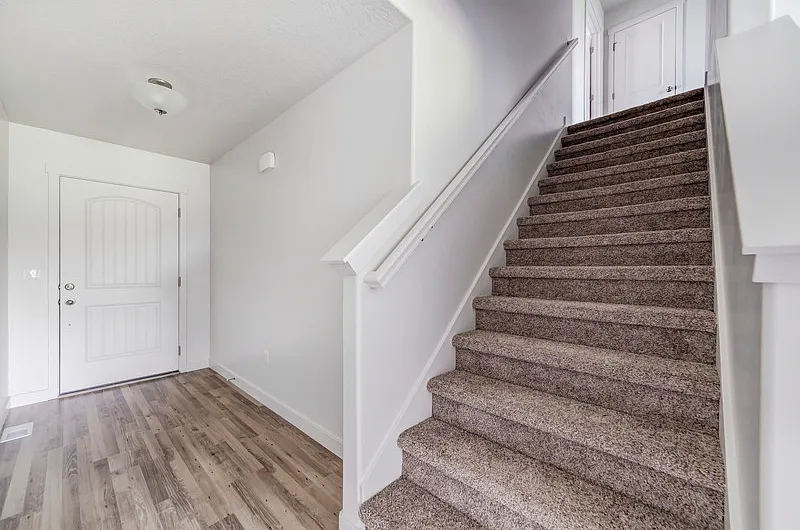 4 bed, 3.0 bath, 2325 sqft, $725 — Photo 2