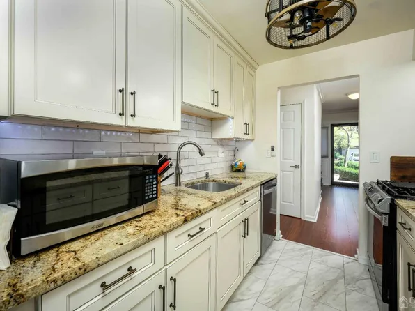 119 Bowne Ct, Matawan, NJ 07747