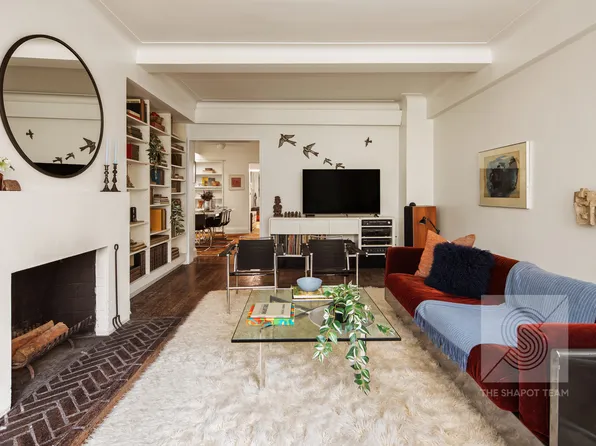 315 East 68th Street image 3 of 13