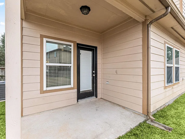 21426 Venture Park Dr — Photo 37