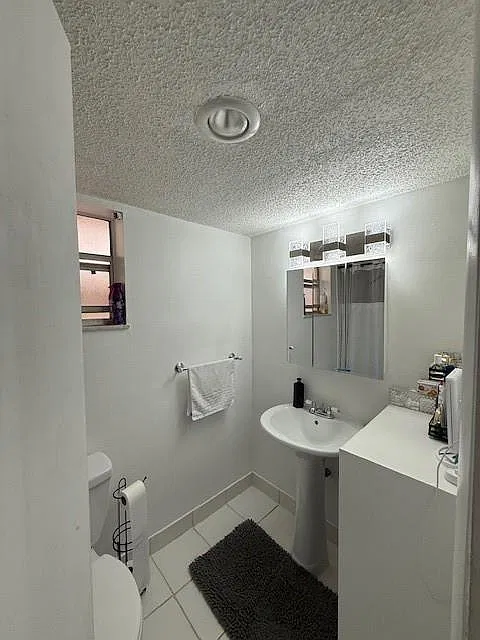 1 bed, 1.5 bath, 940 sqft, $1,600 — Photo 4