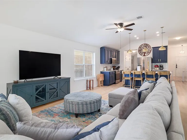 1819 Melissa Oaks Ln — Photo 11