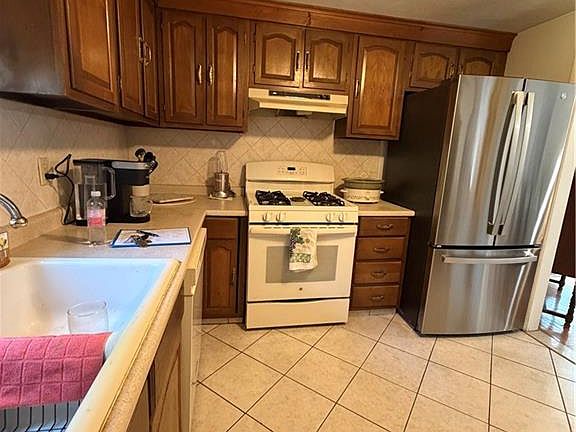 5th image of 6 Balsam Ct