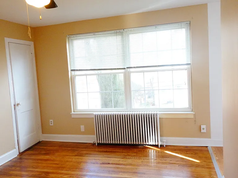 8400 Greenwood Ave — Photo 50