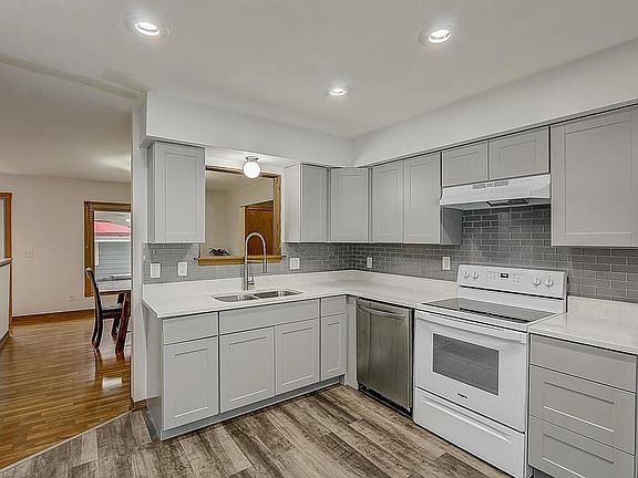 2nd image of 2016 N 116th St