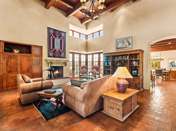 122 Sunflower Dr, Santa Fe, NM 87506