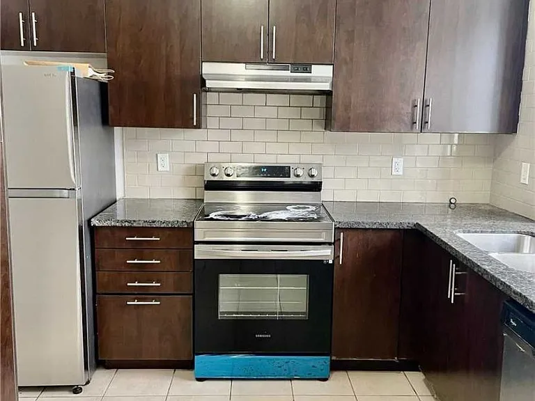 3765A Saint Clair Ave E — Photo 4