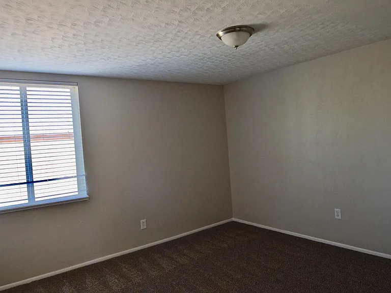 593 W Crestline Ave — Photo 5