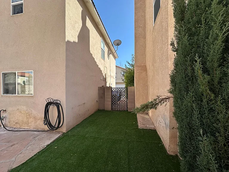 2139 Altura Verde Ln NE — Photo 3