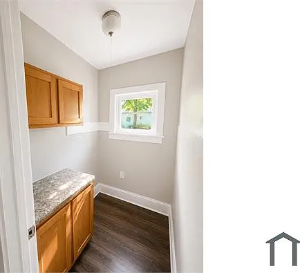 1462 Parkhill Rd — Photo 5