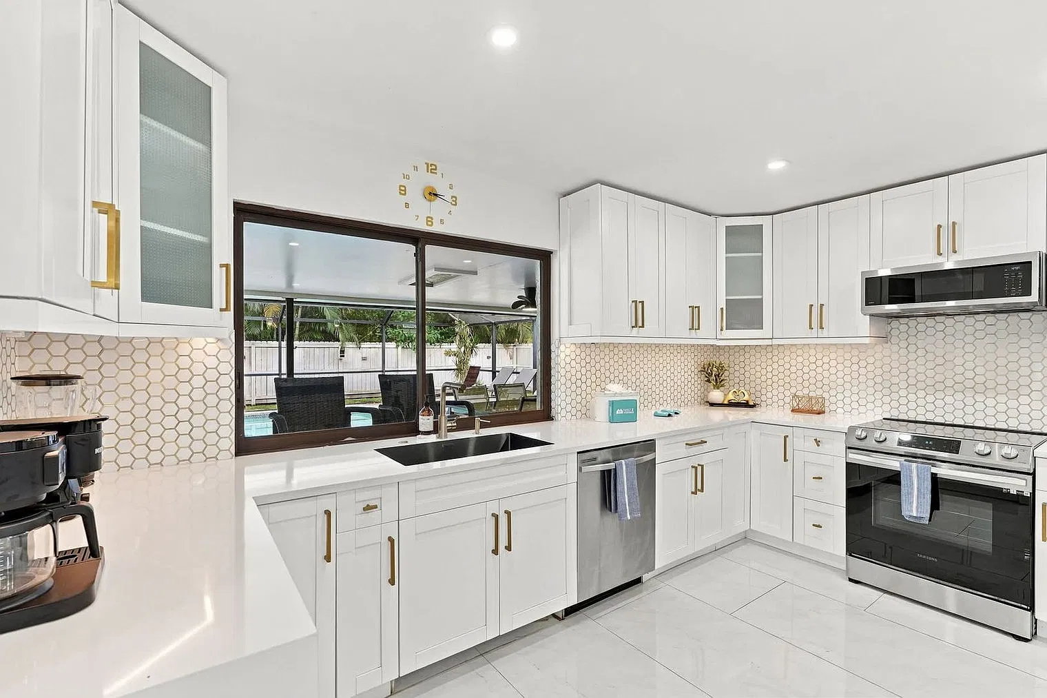 3 bed, 2.0 bath, 1754 sqft, $7,670 — Photo 4