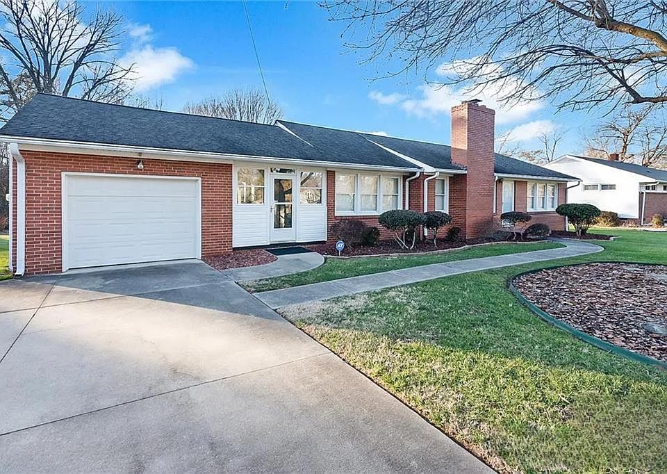 1st image of 2712 Pine Lake Dr
