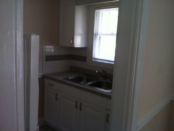 3rd image of 516 1/2 N Summerlin Ave