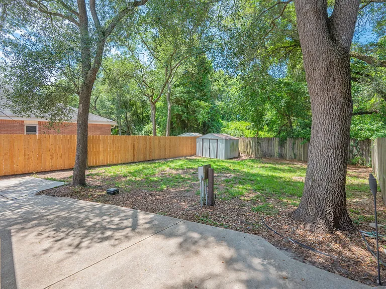 1002 High Grove Ct #B — Photo 26