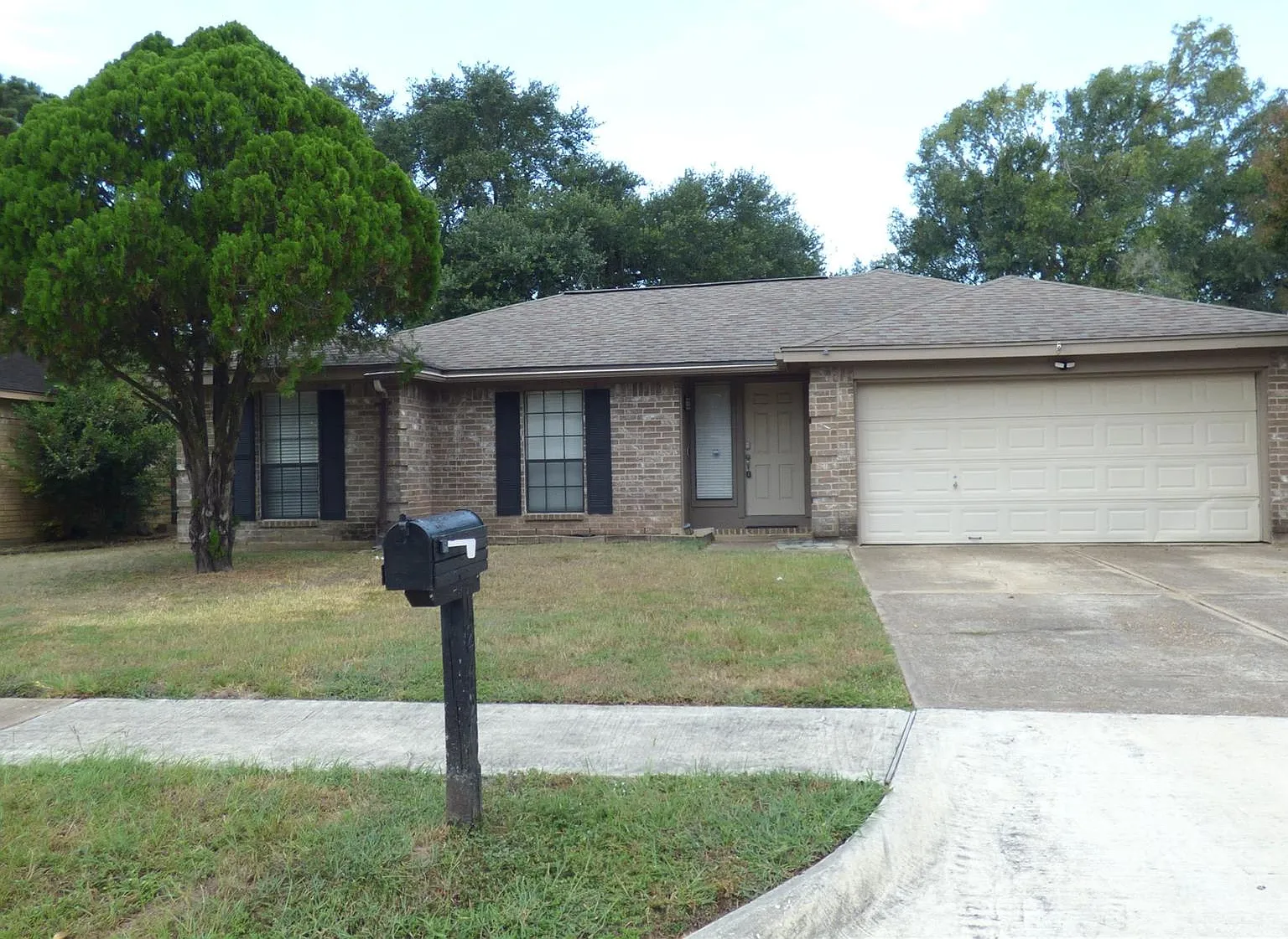 4 bed, 2.0 bath, 1807 sqft, $2,075 — Photo 1