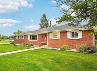 W170N9364 Woodlawn DRIVE, Menomonee Falls, WI 53051