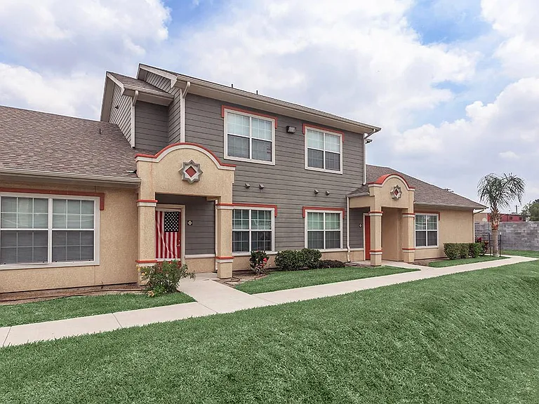 Retama Village II Apartments — Photo 8