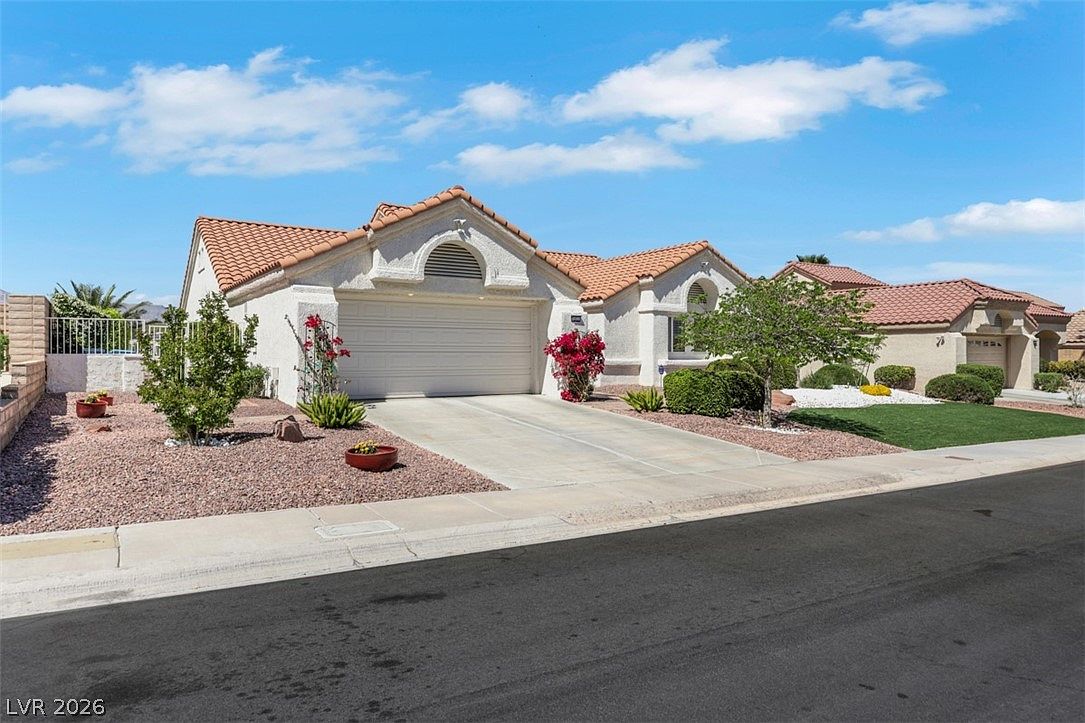 2921 Golf Links Dr
