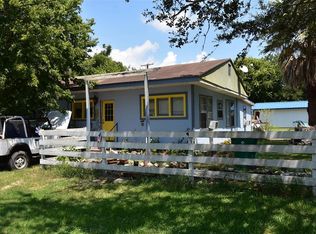 106 2nd St, Palacios, TX 77465