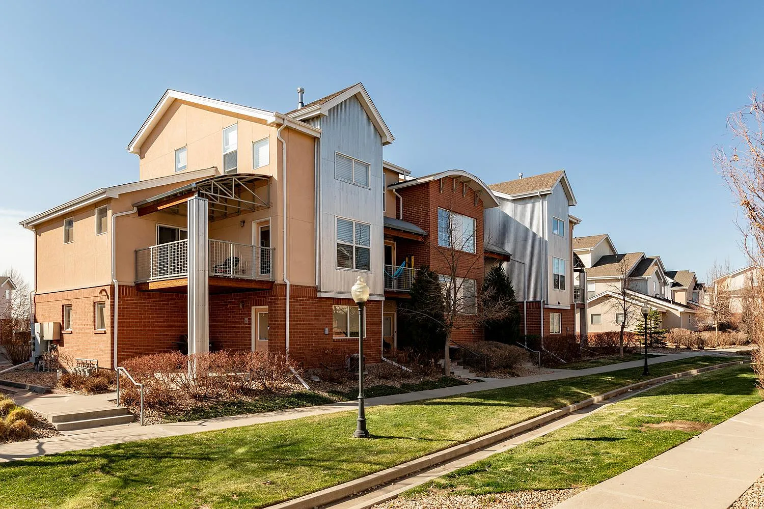 2 bed, 1335 sqft, $2,400 — Photo 1
