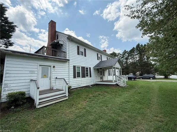 1109 W Main St, Yadkinville, NC 27055