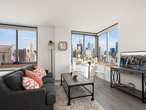 3rd image of 35 W 33rd St #6B