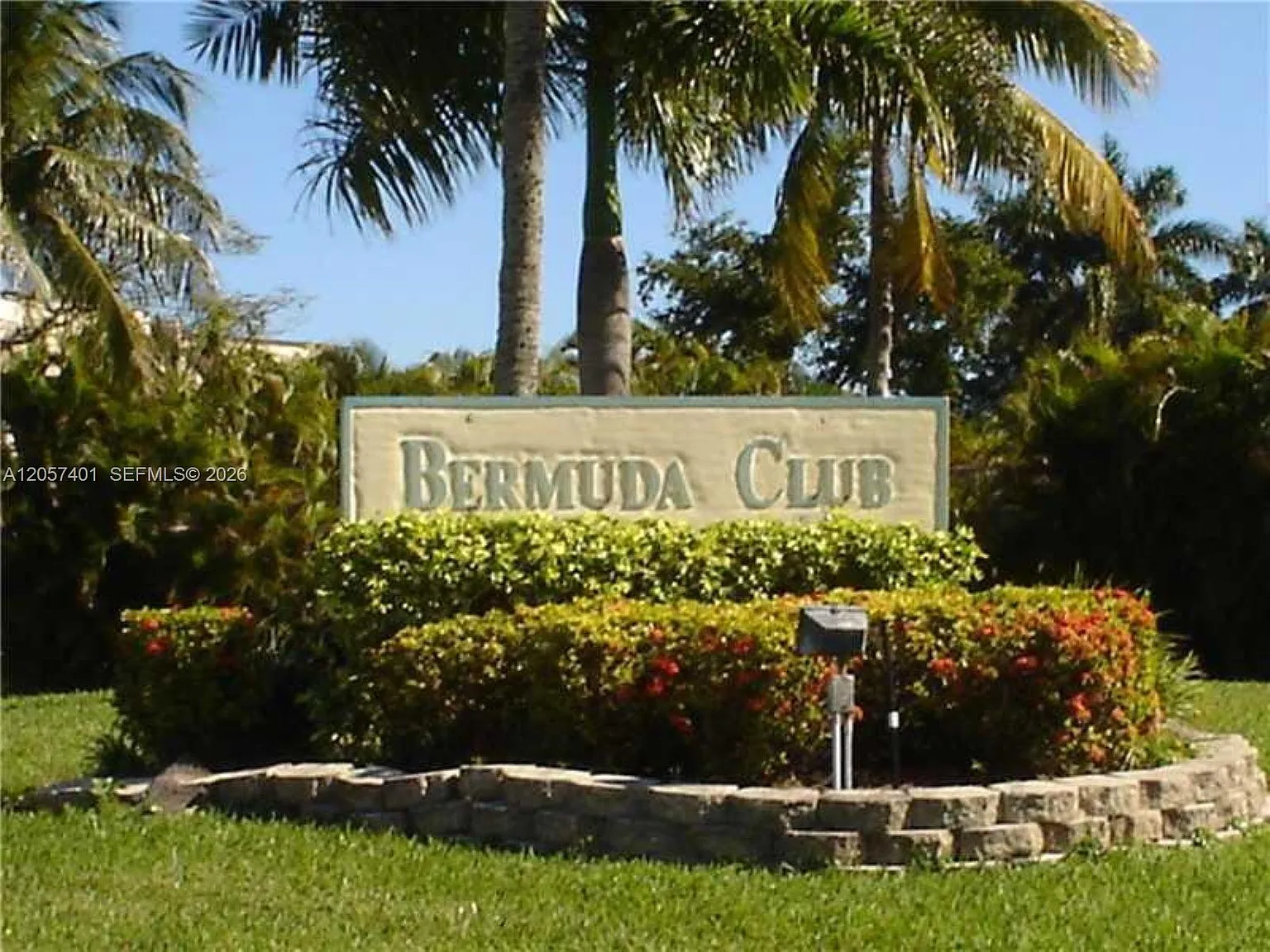 Bermuda Club Three Condo — Photo 2