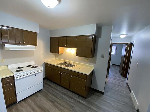 4th image of 334 Center St APT 4