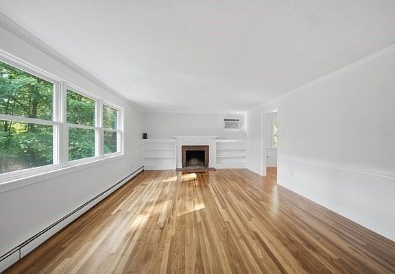 3rd image of 181 Whitcomb Ave