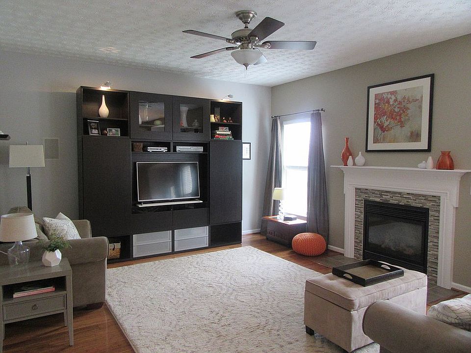 1st image of 2413 Featherston Dr