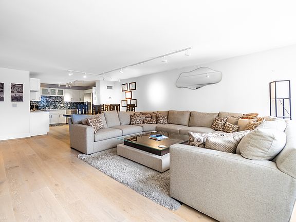 5th image of 110 E Delaware Pl APT 1804