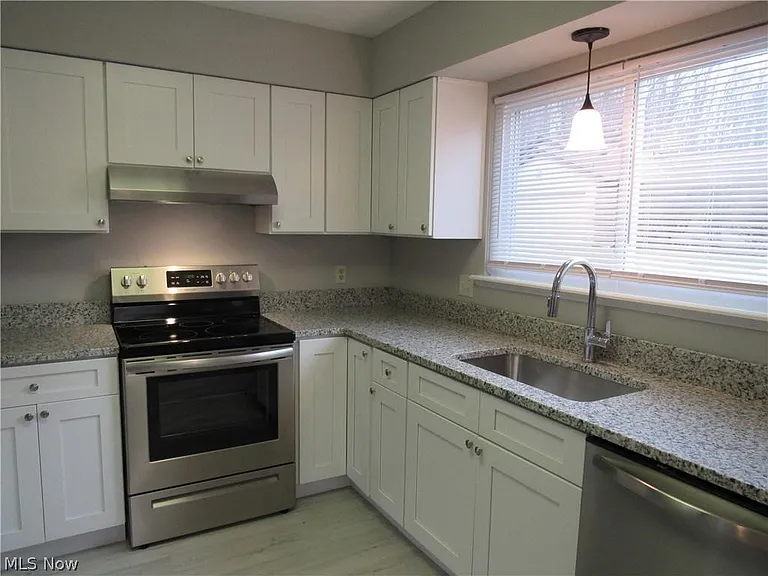 7155 Auburn Rd — Photo 10