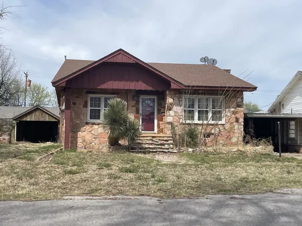 206 W 1st St, Watonga, OK 73772