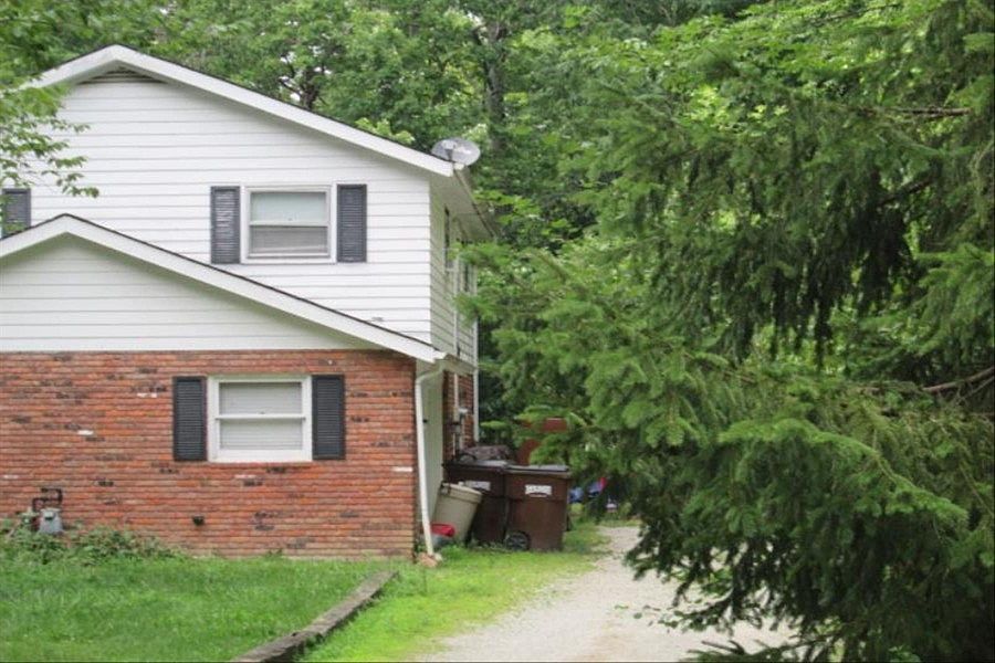 2nd image of 8020 Thornapple Ln