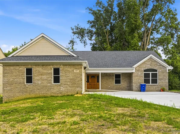 3907 Pontiac Lake Rd, Waterford, MI 48328