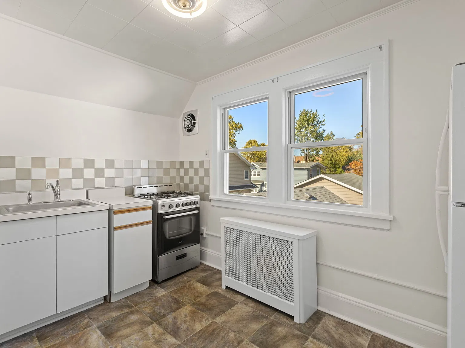 2 bed, $2,000 — Photo 4