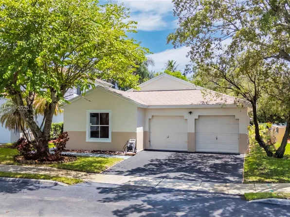 301 NW 207th Ave, Pembroke Pines, FL 33029
