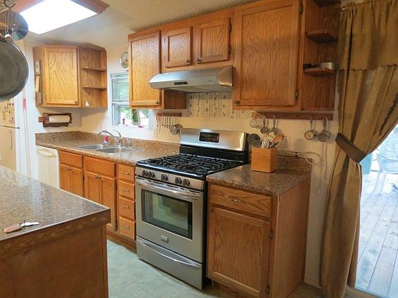 3rd image of 35 Hendrix Dr