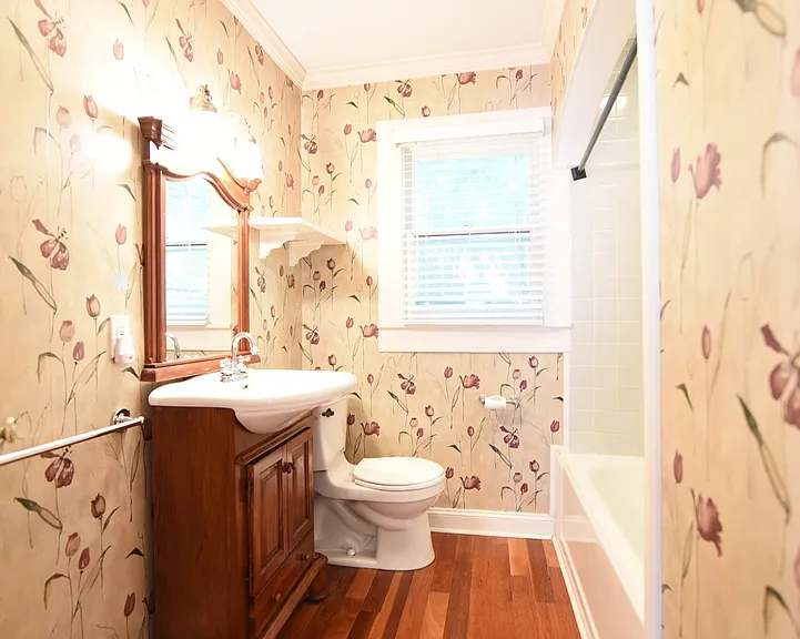 9015 San Leandro Dr — Photo 8