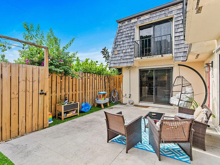 29 Lake Arbor Dr — Photo 22