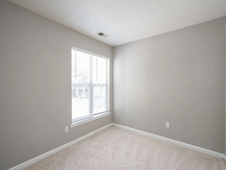 Willow Bend Apartments — Photo 10