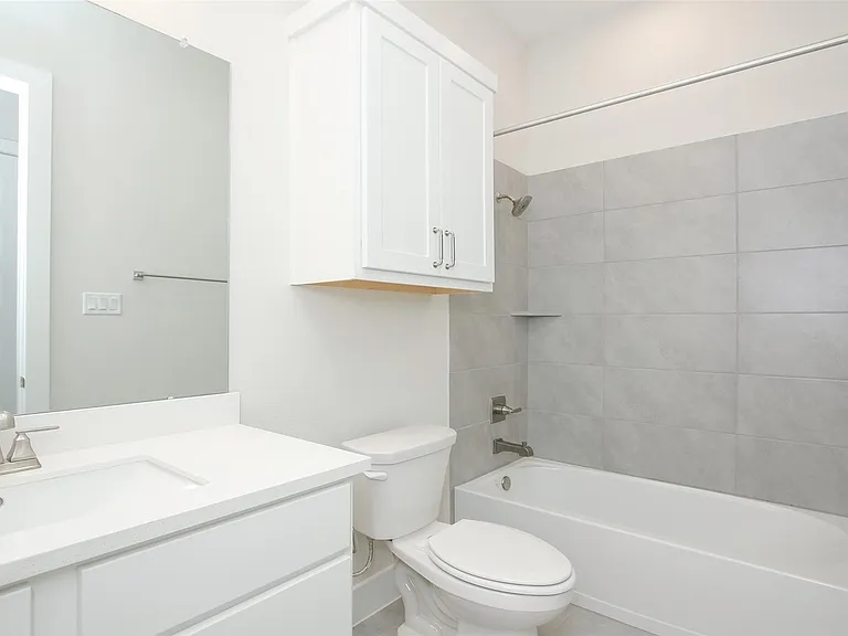 8018 Hingham Ln — Photo 9